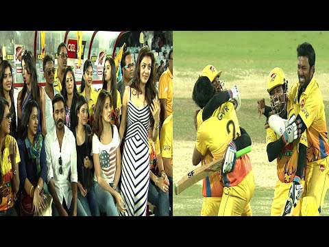 Chennai Rhinos Celebrating The Victory Over Karnataka Bulldozers