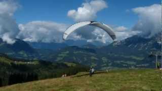 preview picture of video 'Gleitschirmfliegen in Ellmau Tirol, Start und Landung'