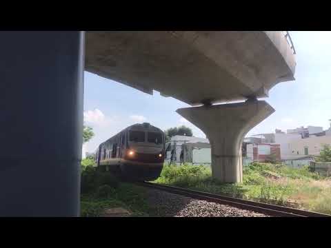 D19E-968 kéo tàu SE7 về ga Nha Trang vào đường đôi qua chắn Ngọc Hội