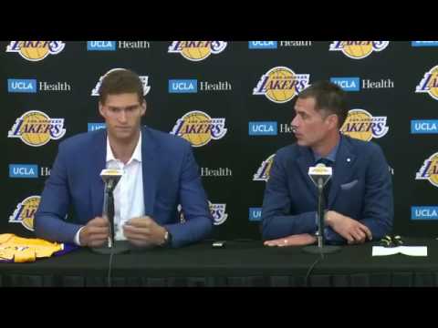 Brook Lopez gets introduced as a Los Angeles Lakers player