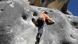 preview picture of video 'Bouldering in Castle Hill-No name V1☆☆'