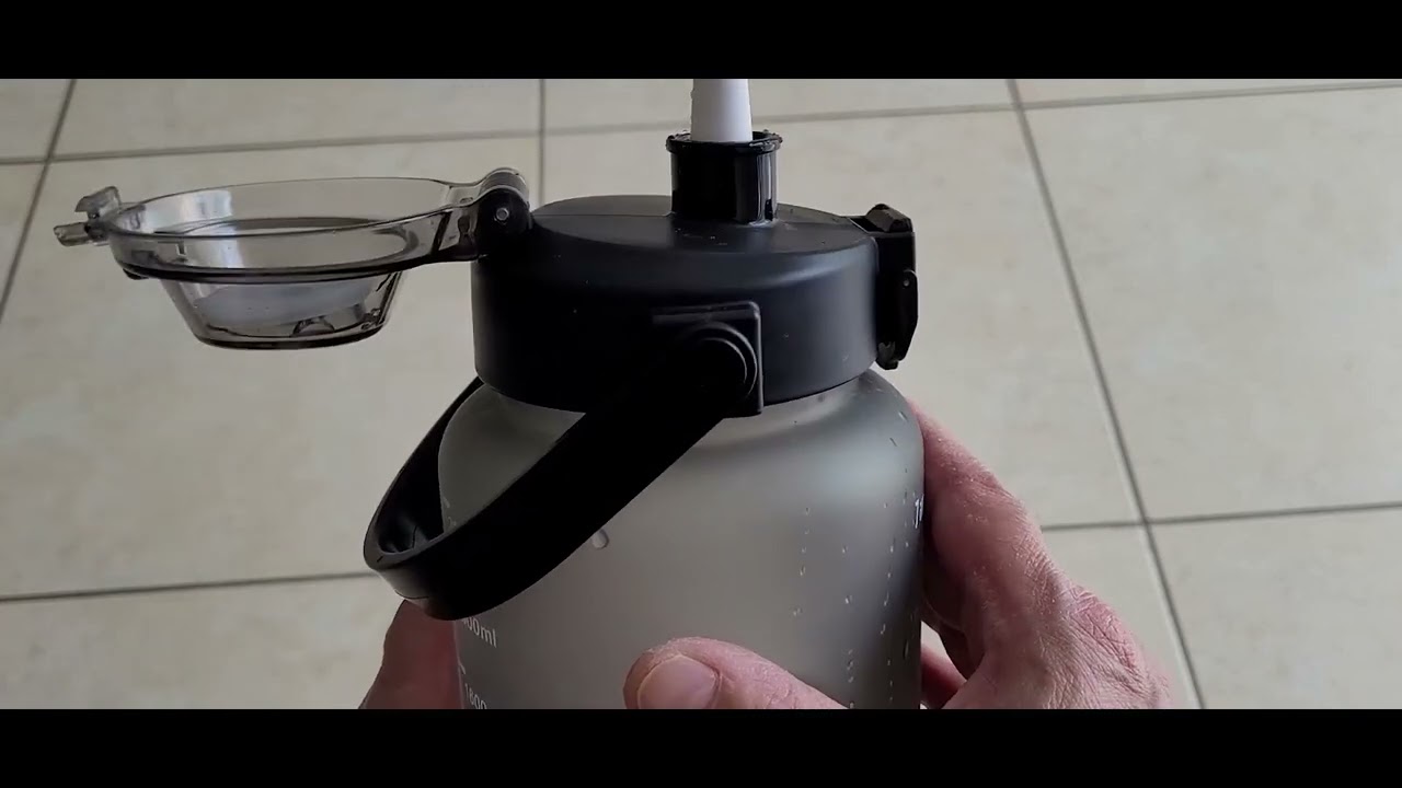 Justfwater 2l Sport Gourde avec Paille,  La paille est son seul défaut