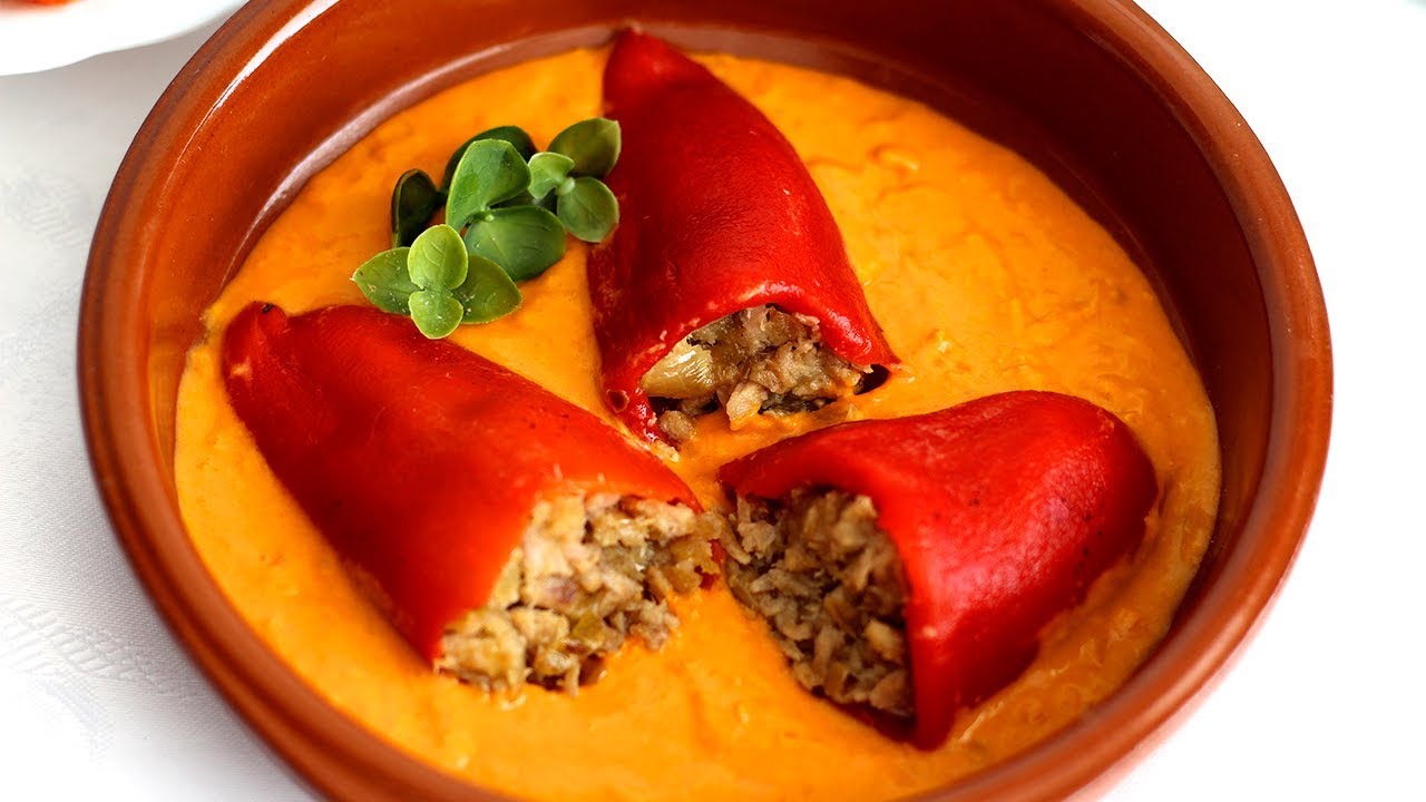 PIMIENTOS DEL PIQUILLO RELLENOS DE ATÚN CON SALSA