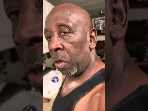 Carwash preparing a raccoon for a client 