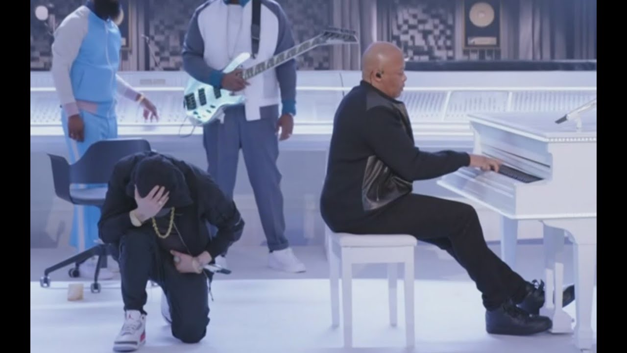 Eminem Takes A Knee At The Superbowl Halftime Show