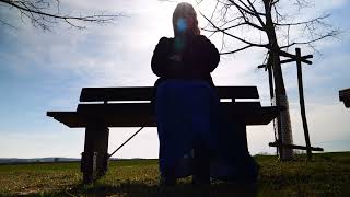 Marie Němcová -  Vezmi mě za ruku (Oficiální video)