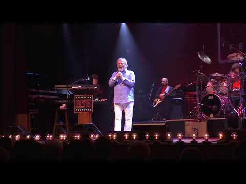 Tom Brown starts Round 2 of competition - video by Susan Quinn Sand