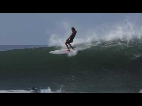 Torren Martyn e sua Twin Fin Morning of the Earth 7'9" em El Salvador