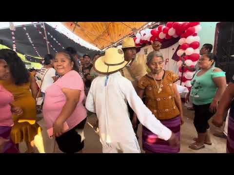 Así baila esta bellas mujeres de San Juan Colorado Oaxaca los hnos Mejia presente