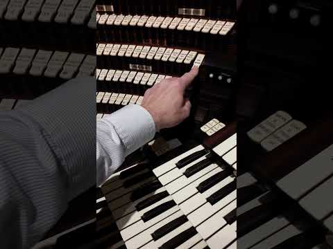 The sound of the world's deepest organ pipe! Boardwalk Hall 64 ft deepest Pipe Organ