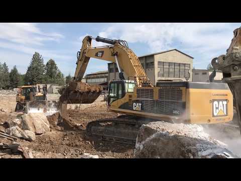 Caterpillar 385C Excavator Loading Huge Ciment Blocks On Komatsu Dumper - Sotiriadis/Labrianidis