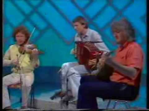 Traditional Irish music :"De Danann" : 3 reels
