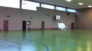 preview picture of video 'Indoorfliegen - Das fliegende Schaf'