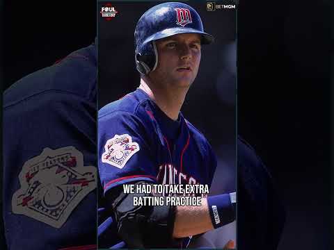 How fans threw 10,000 hot dogs on a baseball field 😂 #mlb #baseball #shorts #minnesota