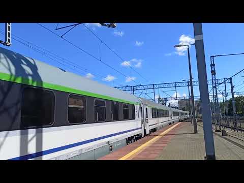 EU07A-002 z IC „Mieszko" relacji Wrocław Główny - Gdynia Główna wjeżdża na stację końcową