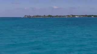 preview picture of video 'Traveling to Clifton Bay with a view of Goulding Cay in the Bahamas'