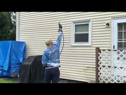 Soft washing vinyl siding in Lynn, MA
