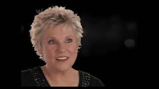 Anne Murray performs with Celine Dion, Olivia Newton-John &amp; k.d. lang