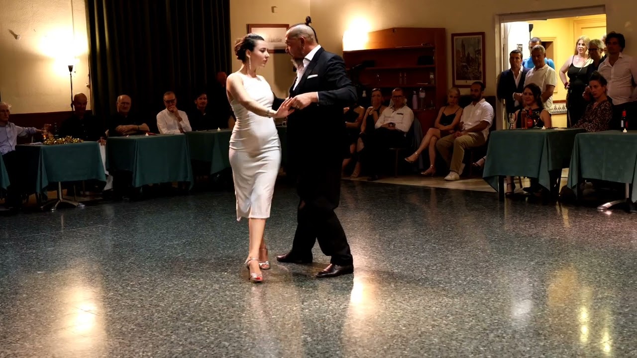 Video thumbnail for Jorge Pahl i Solène Vanhaecke a Milonga Casa València Maig 2025 1
