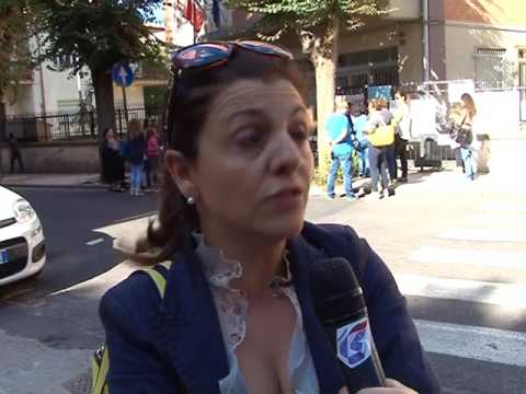 Protesta davanti al provveditorato genitori scuola media Oliena 21 09 16