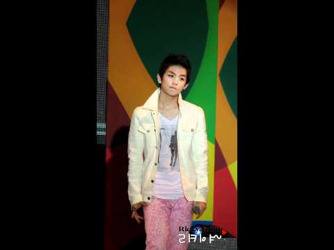 111002 guro cultwo show - brushing by Rickya.com