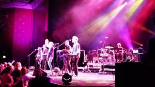 Hooters: Beat up Guitar 5/27/16 Borgata