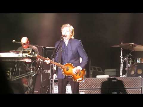 Paul McCartney - She´s A Woman (Curitiba 2023)