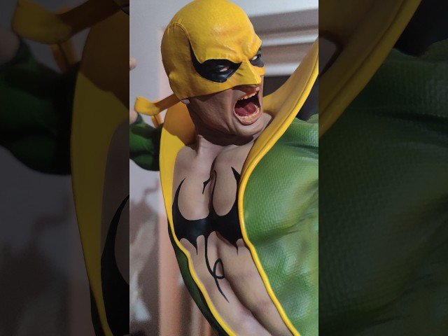 Vídeo relacionado con Logotipo de Marvel Iron Fist Yellow Chest Sudadera