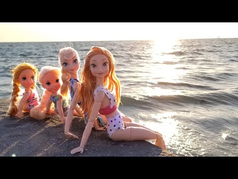 Super Beach day ! Elsa & Anna toddlers - Barbie - sand play - water fun - splash - sunset