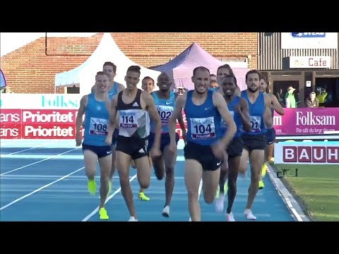 Kalle Berglund 3.39,98, PB ute (1:a B Kaazouzi 3.38,37) - 1500 m - 2017-06-29 - Sollentunavallen