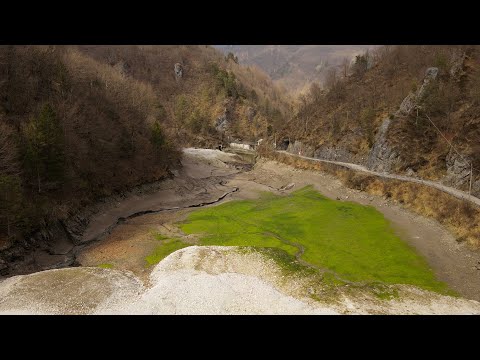 Cassiglio, svuotato il lago per la rimozione del fango