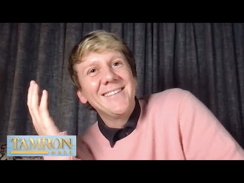 Josh Thomas Discovered That He’s Autistic At 33 & Twitter Helped Him Figure It Out