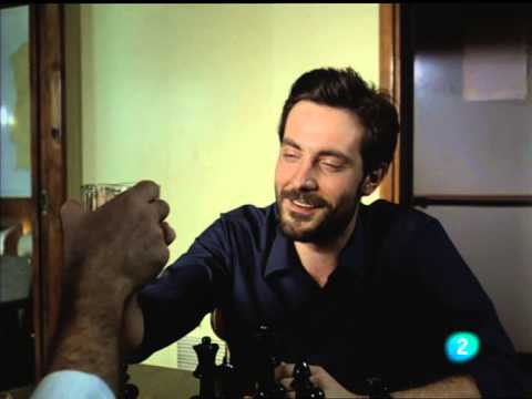 FRANCISCO ANDRES VALDIVIA EN LA SOMBRA DEL CIPRES ES ALARGADA