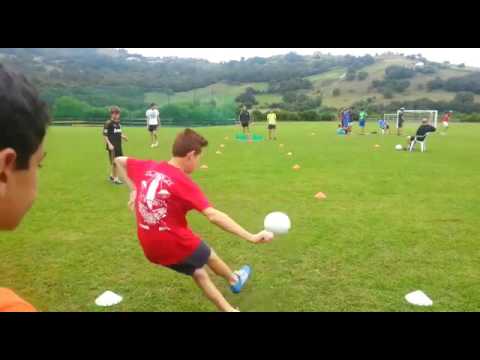 Campus de fútbo Isidoro San José/Enrique Magdaleno. Control del golpeo 1