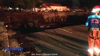 Video dan Foto-foto Jalan Gubeng Ambles, Sepanjang 50 Meter, Sedalam 10 Meter