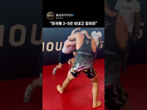 올아메리칸과 레슬링 깎는 스트릭랜드