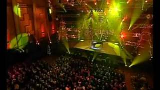 Gavin DeGraw - In love with a girl (Live at DR&#39;s Christmas Show)