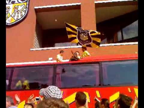 Aankomst van de spelers van NAC voor de huldiging!!!