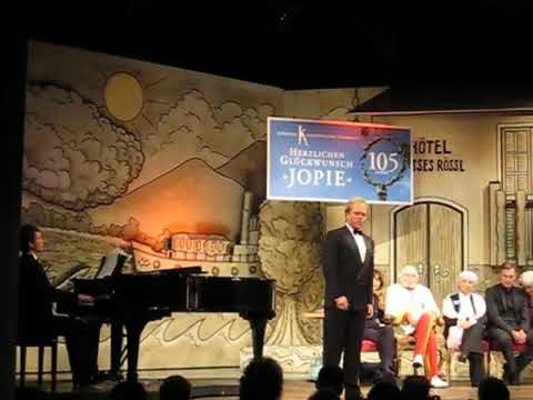 HEIKO REISSIG  singt für seinen Freund Johannes Heesters zu seinem 105. Geburtstag in Hamburg (2008)
