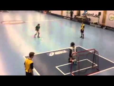 Andre Schoultz sätter avgörande straffen i Warbergsspelen 2