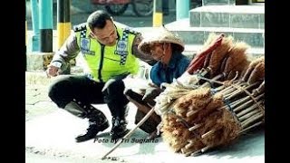 Download lagu Kakek Penjual Sapu ini Mendadak Viral, Ternyata Kayak Gini Kisah Dibaliknya mp3