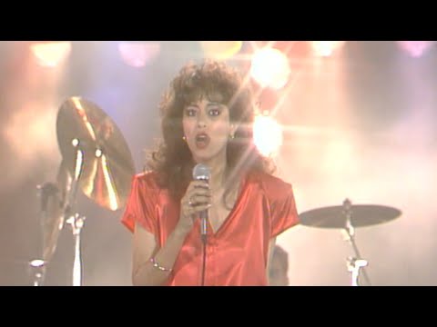 מדונה של המזה"ת: עפרה חזה נבחרה לרשימת הזמרים הגדולים של מגזין "רולינג סטון"