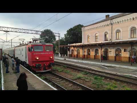 Trenul Chiloțăresc IR1954 Mangalia - Suceava Nord intra in Veresti cu EA829 si 12 vag. - 09.08.2022