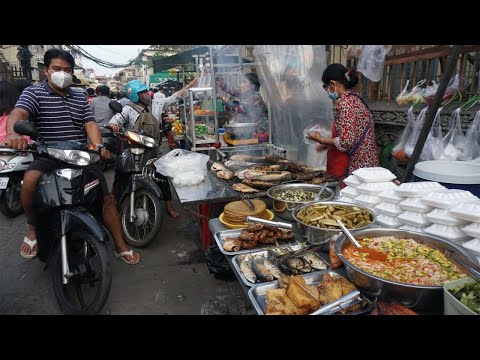 Evening Street Food Market Scene @Boeng Tum Pun Market - Evening Activities of People Buying Foods