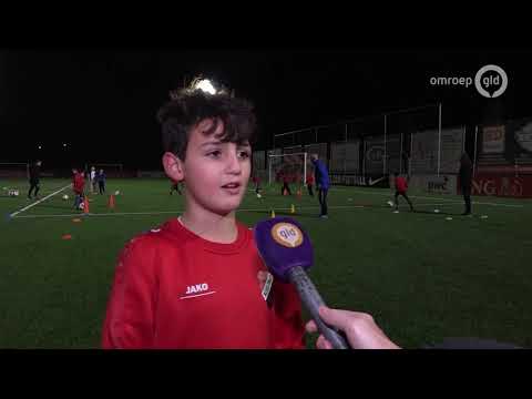 Voetbalclub ontfermt zich over vluchtelingen: KNVB geïnteresseerd in aanpak