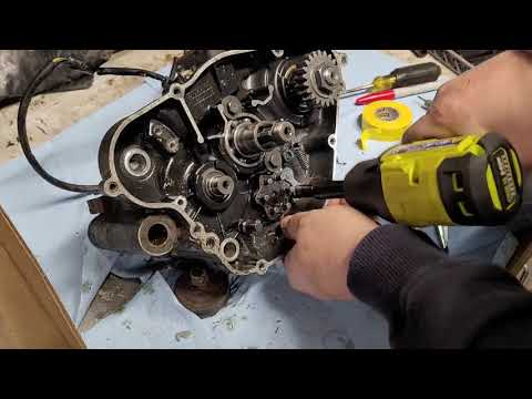 Bottom end disassembly 1984 kawasaki KDX 200... Part #1