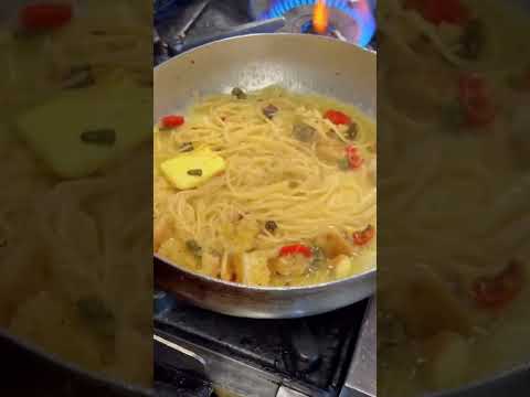 Pasta alla Maradona! Spaghetti with garlic and oil and breadcrumbs