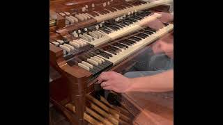 Video thumbnail for 1953 Hammond B2 and Leslie 600 Demonstration by sopranojam