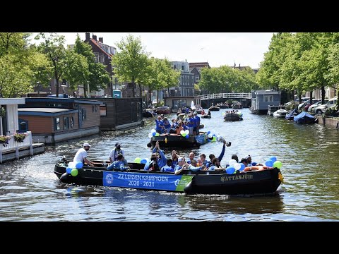 ZZ Leiden Basketball Landskampioen, rondvaart door Leiden 30 mei 2021.  www.leidseglibber.nl
