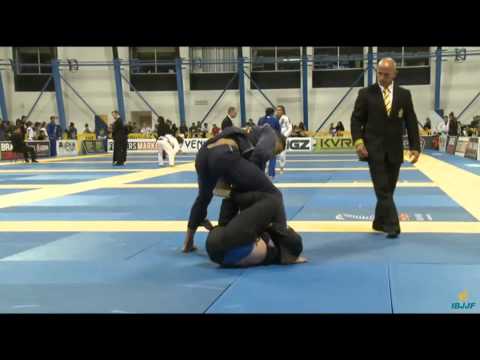 Worlds 2015 - Purple Belt Middle Weight Finals - Dominique Bell vs Tommy Langaker
